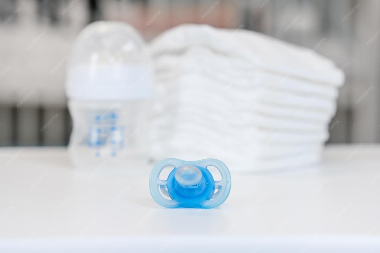 Gold Baby Pacifier Set with Pacifier Clip and Anti-dust Cover - A-Z ... Baby Pacifier Set